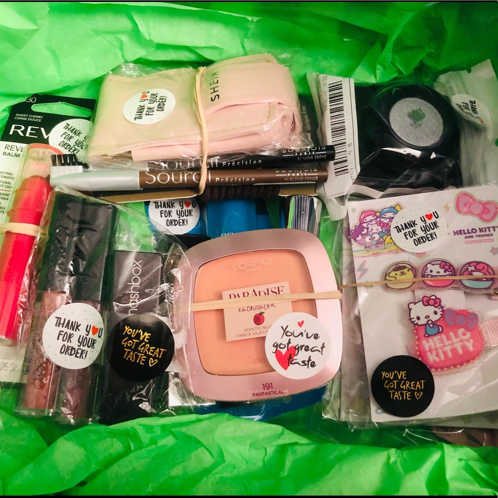 💋 Welcome Poshers 💋 - Picture 13 of 16